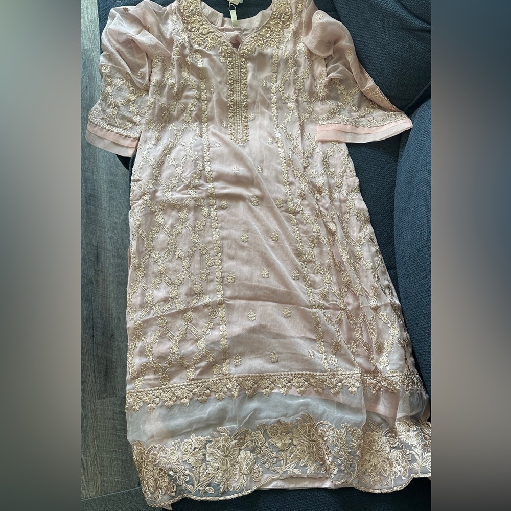 Elegant Pink Embroidered kurta suits, Pakistani/Indian wear - Picture 5 of 12